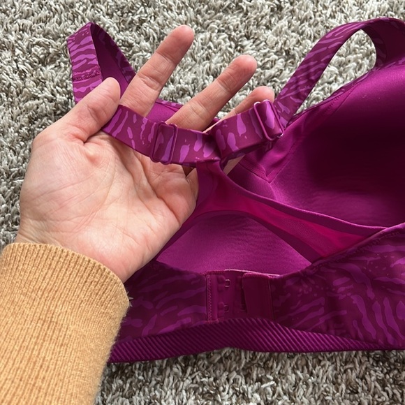 Athleta Advanced Sports Bra Animal Print Purple and Pink size 34E DD - Picture 10 of 12